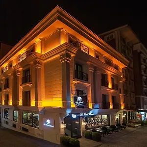 Le Petit Отель